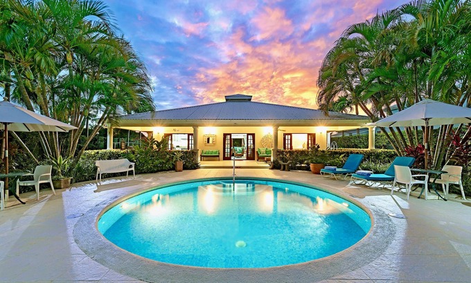 Gibbes Villa | Wonderful West Coast villa. 5 Minute walk to 2 beaches