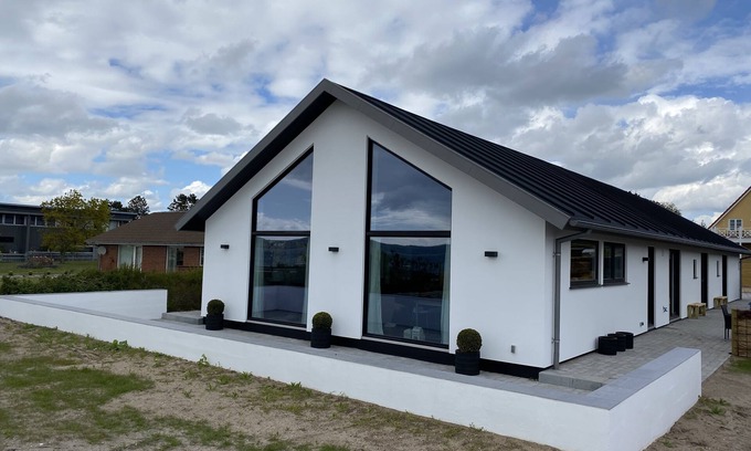 Vibæk Strand House | Wonderfull located vacation house by the beach front