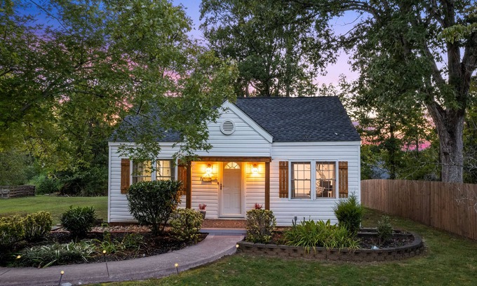 Cleveland House | Wonderland Cottage Cleveland near Lee University/OCI BEST LOCATION Amazing