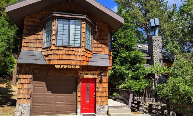 Green Valley Lake Cabin | Wood Haven — Enormous 4-Story Cabin for Family and Work Retreats [Sleeps 19]