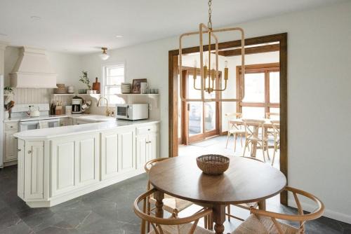 Elizabethtown House | Wooded Cottage in Elizabethtown with hot tub and sauna