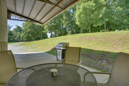 Gilbertsville Apartment | Wooded Gilbertsville Hideaway on Kentucky Lake!