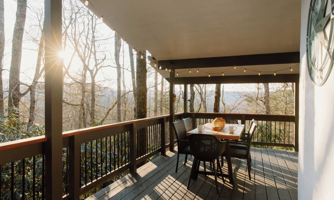Newland House | Wooded Wanderlust Cabin | Chic & Cozy Retreat | Pets OK