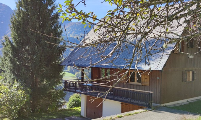 Saint-Pierre-d'Entremont Ski Chalet | Wooden chalet in Chartreuse near Cirque de St Même