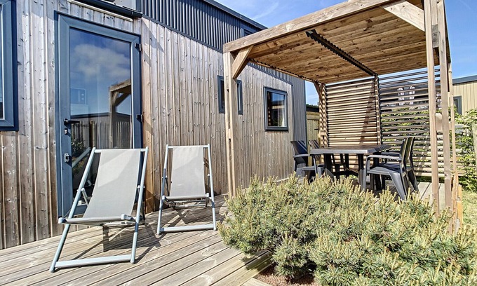 Jullouville-les-Pins House | Wooden Tiny House with terrace, pool, wifi, pets, parking - 200m from the beach
