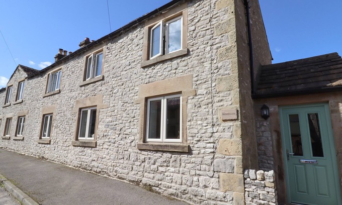 Taddington Cottage | WOODGATE, pet friendly, character holiday cottage in Miller’s Dale