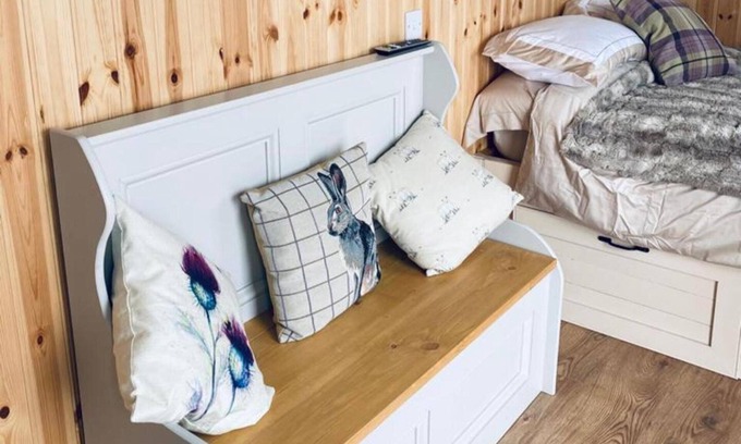 Perth Cabin | Woodhead Shepherds Hut - Sleeps 2 - Mailer Farm