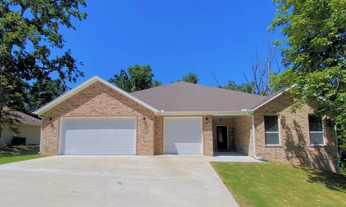 Bella Vista House | 🚴🌲 Woodland Haven - 5 Bed w/King & Bunk Room