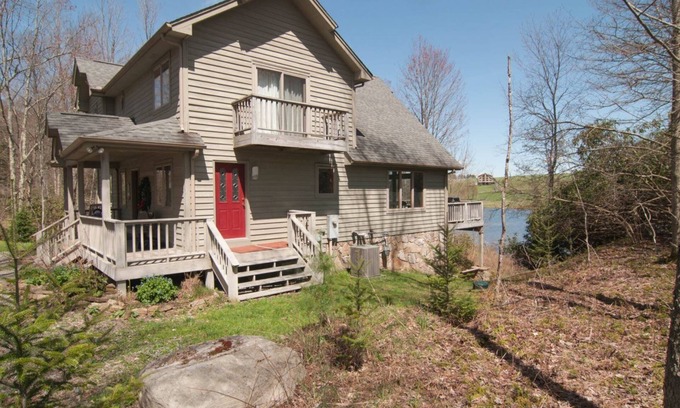 Davis House | Woodland Pond - 132 Teakwood DrivennWoodland Pond - Lake Front Home, Air Conditioning, Hot Tub