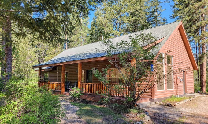 Winthrop House | Woodland Retreat: Cozy Cabin Near Trails & Mazama