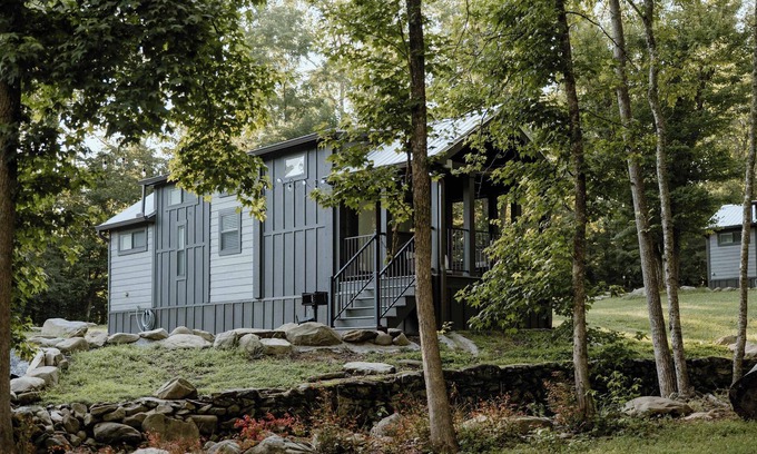 Gatlinburg - Pigeon Forge Cabin | Woodland Tiny Home | Willow Cabin