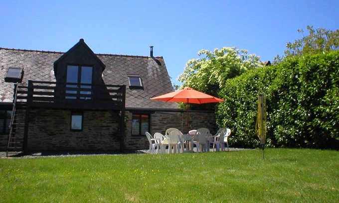 La Chapelle-de-Brain Cottage | Woodland View Barn, South Brittany barn, free bikes, WiFi, near village.