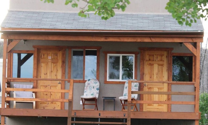 Chilanko Forks Apartment | Woodlands Fishin Resort - Loon Retreat # 2