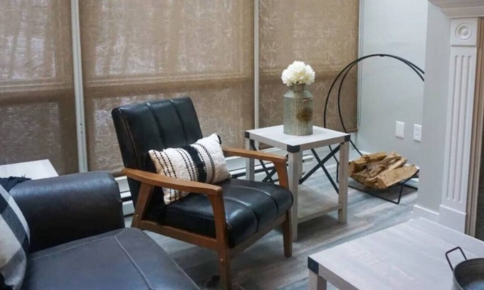 Farmington House | Woodlands Loft for a Perfect Getaway!!