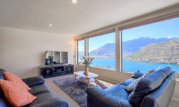 Queenstown House | Woodlands on the Hill