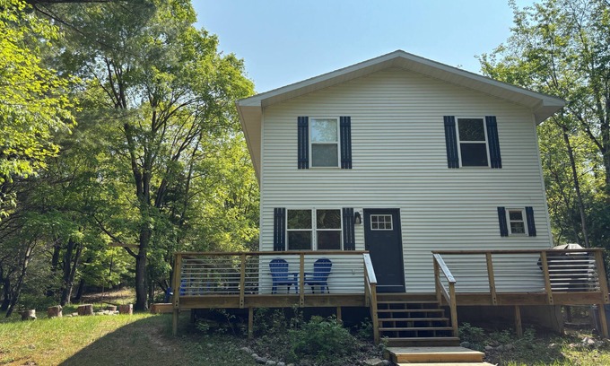 Manistee House | Woods & Water! Lake Michigan house, surrounded by Manistee National Forest!