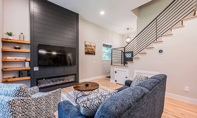 Scottsville House | Woodside Retreat-B: Modern Home