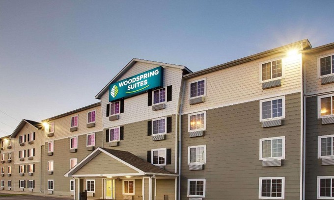 Broadmoor Hotel | WoodSpring Suites Baton Rouge East I-12