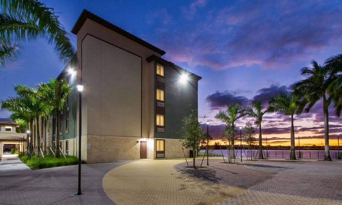 Miramar Hotel | WoodSpring Suites Miramar