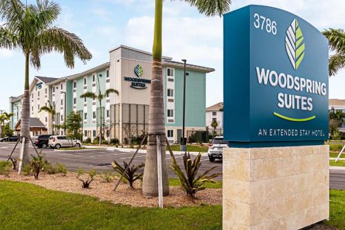 Rural Estates Hotel | WoodSpring Suites Naples