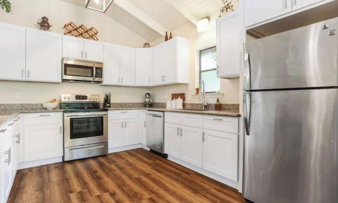 Covington House | Woodsy Cottage in Downtown