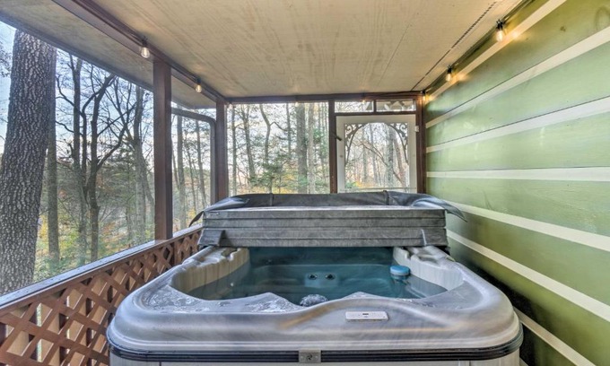 Wears Valley House | Woodsy Pigeon Forge Hideaway Private Hot Tub