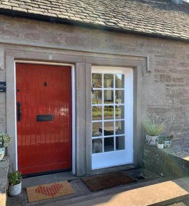 Forfar House | Woodview Cottage
