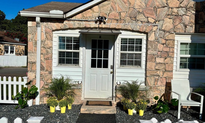 Dahlonega Apartment | Woodward Villa - Unit A - 6 min walk (0.8mi) to town center