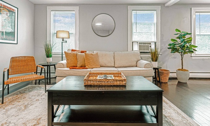 Downtown Apartment | Wooster Square Little Italy - 2BR/1BA