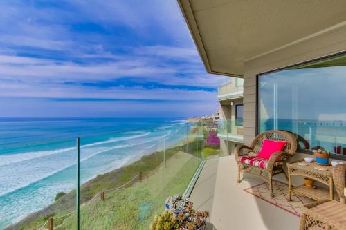 Solana Beach Apartment | Work Friendly Oceanfront SURF25 Condo