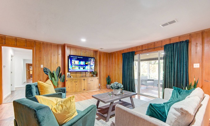 Beaumont House | Workers Haven - Pet Friendly- Patio- Fiber Wi-fi