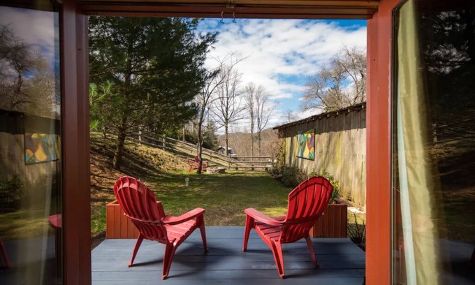 Boone Cabin | World-Class Hiking by day. Hot Tub by Night