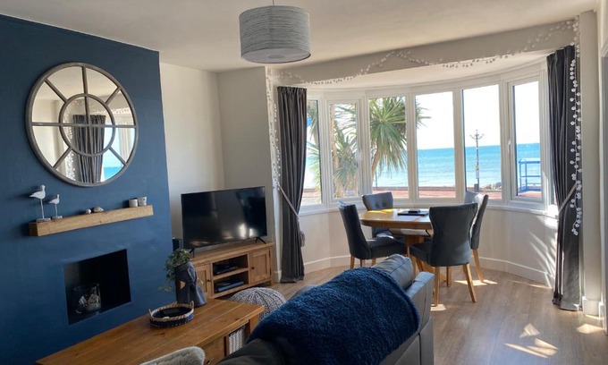 Worthing Apartment | Worthing Beach 180 - 2 bed seafront with parking