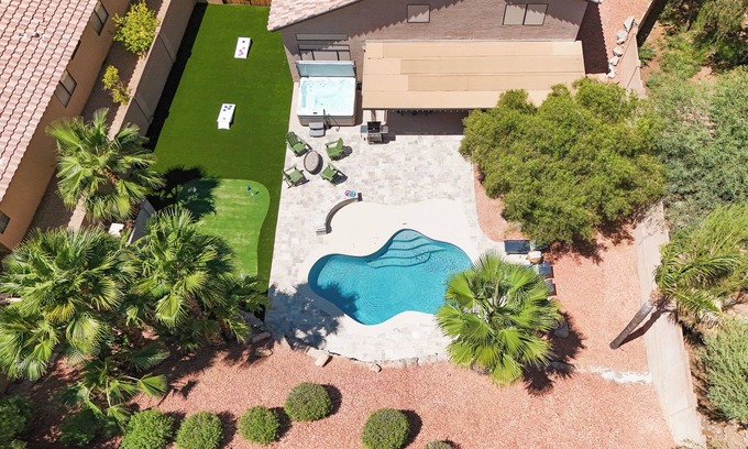 Scarlett Canyon House | WOW$100K+NewBackyard, $75K Interior: 4Br+BonusRm+3Ba+HtdPool*HotTub*Golf*FirePit