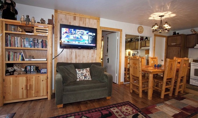 Mammoth Lakes Condo | Wow! Mammoth Escape 80/Summer Night & 115 and 120/Winter Night!