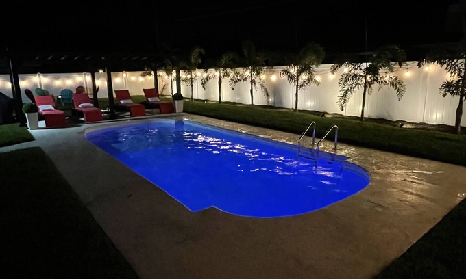 Seminole House | ☀️WOW☀️ UPDATED with HEATED POOL & HOT TUB HOME 5 MIN TO BEACH 3BD 2BA 2 KING BEDS