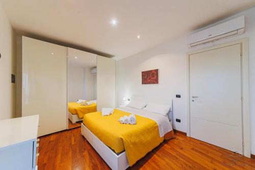 Municipio 3 Apartment | Wow Waterfront Apartment