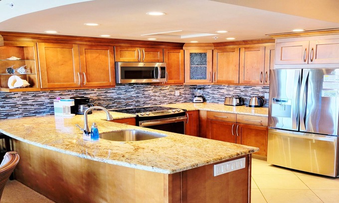 Kaanapali Condo | WOW! WHALER's BEST! EXQUISITE REMODEL! 11th Floor VIEWS! - 3 BEDS -SLEEPS 5!