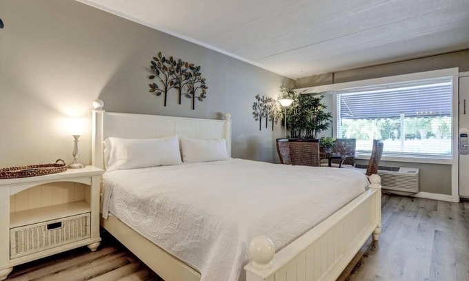 Wilmington Apartment | Wrightsville Beach | Waterway Sail Away