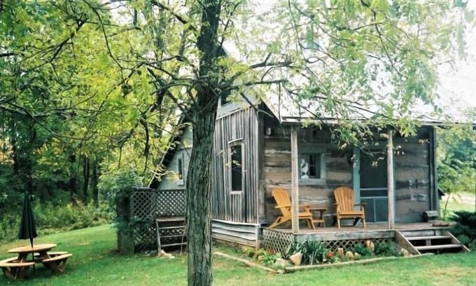 Lexington Cabin | Writer's Retreat on Shenandoah Farm