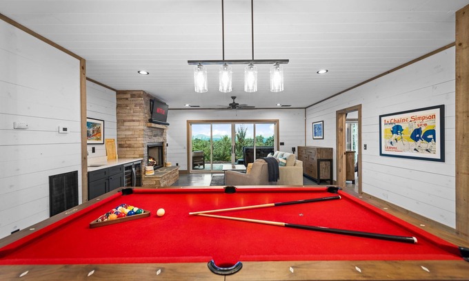 Morganton House | Wunder Bear Cabin - Pet Friendly | Hot Tub | Mtn Views | Game Room