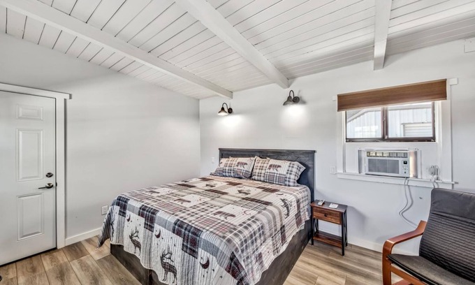 Walker Apartment | WWM 9 · 9 Adventure Base explore The E Sierras WWM