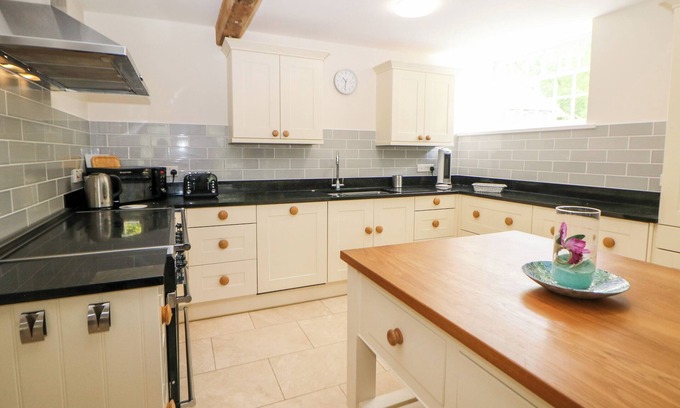 Monsal Dale Cottage | WYE MILL, family friendly, character holiday cottage in Cressbrook