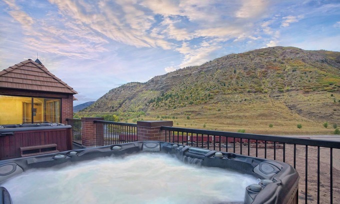 Historic Downtown Durango Condo | Wyndham Durango | Five 1BR/1BA Suites