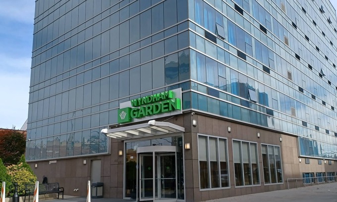 Hunters Point Hotel | Wyndham Garden Long Island City