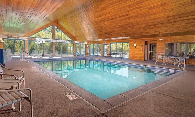 Fish Creek Condo | Wyndham Little Sweden | 1BR/1BA King Balcony Suite