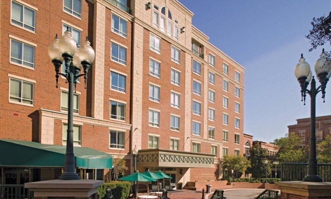 Old Town West Condo | Wyndham Old Town Alexandria- Comfy 1 Bedroom Condo