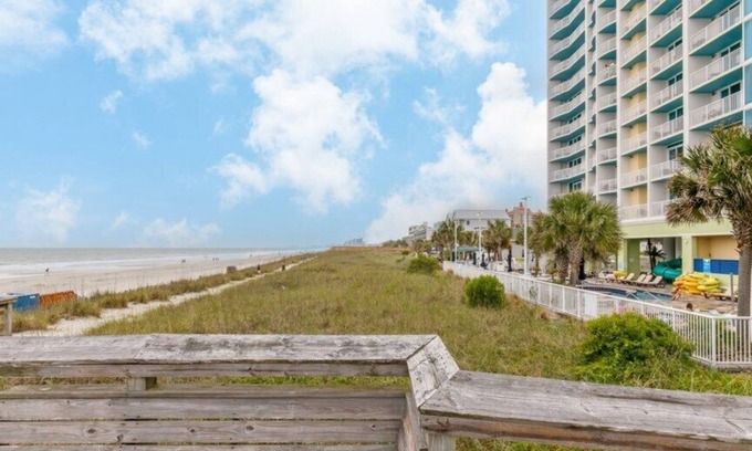 Cherry Grove Beach Condo | Wyndham Towers on the Grove at North Myrtle Beach - 2 Bedroom