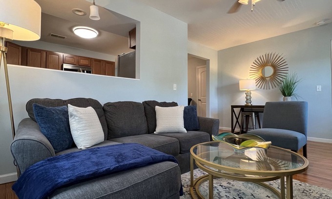Roselawn Finance Apartment | Xavier Place 4 - 2BR Sleeps 6 by Xavier & UC University, Hospital’s & Zoo