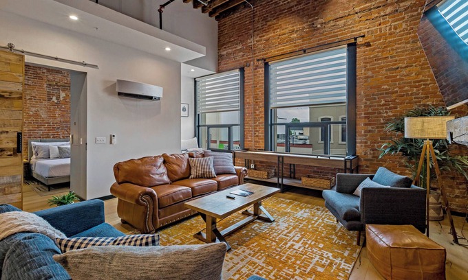 Effingham Apartment | XCHNG Unit A. Luxury Suite., XCHNG. Industrial Executive Loft w/King Bed